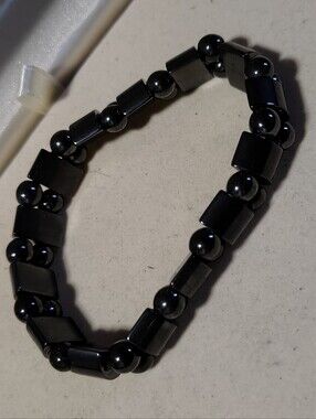 🧲 Unisex Magnetic Hematite Stretch Bracelet – Gunmetal 🧲